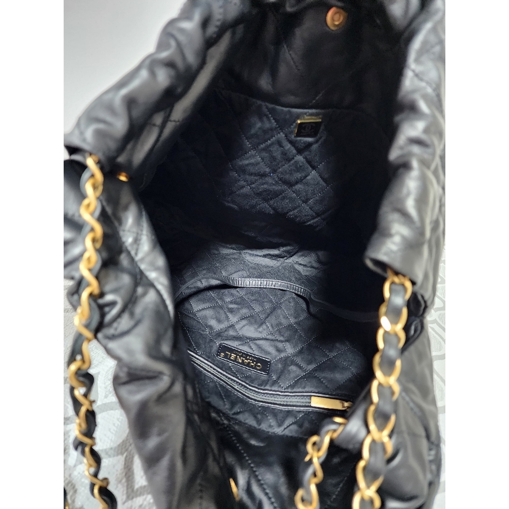 CHANEL Quilted Shiny Calfskin Leather 22 Hobo Bag Black - Picture 15 of 15